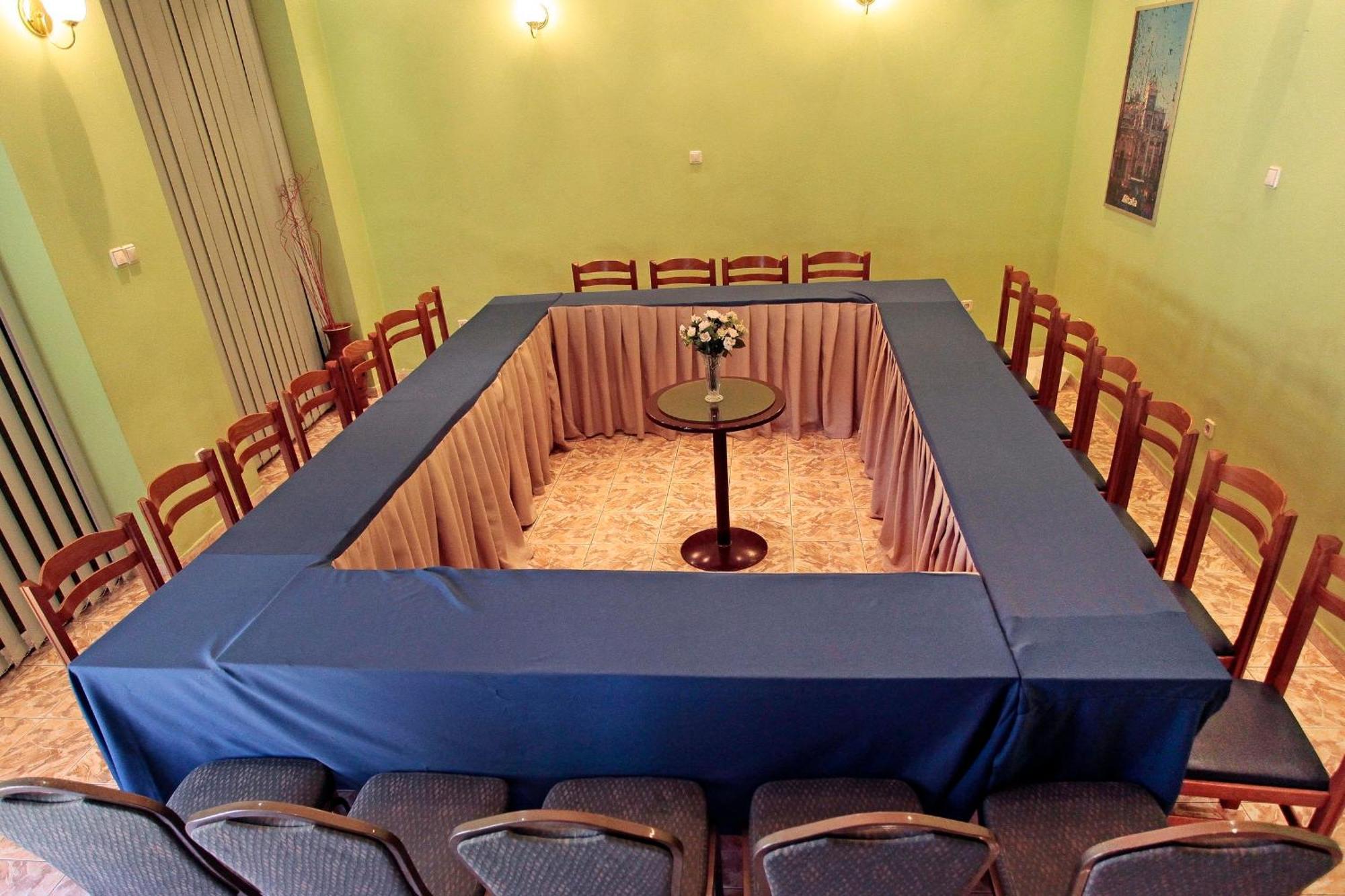 Hotel Regency Korce Esterno foto