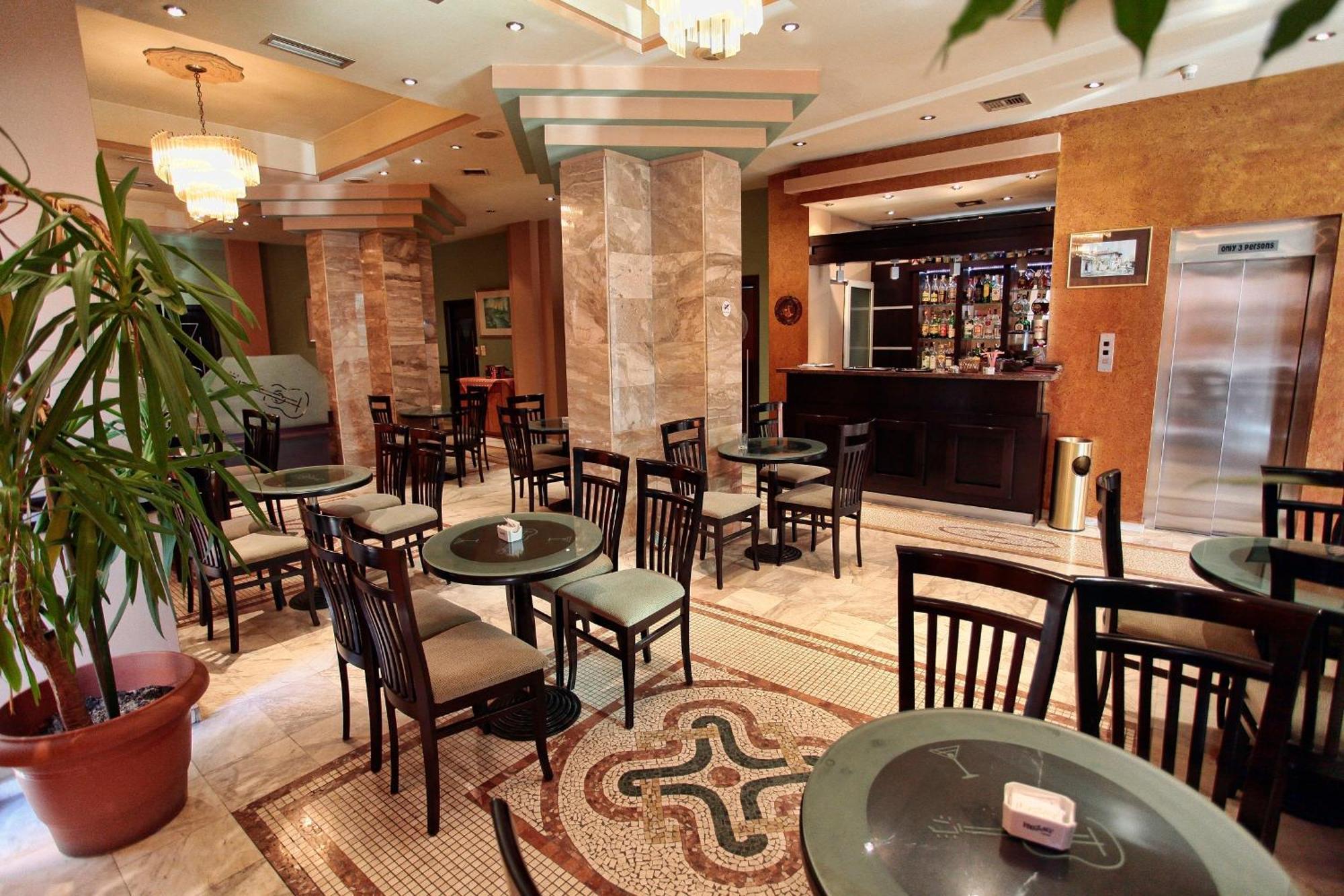 Hotel Regency Korce Esterno foto