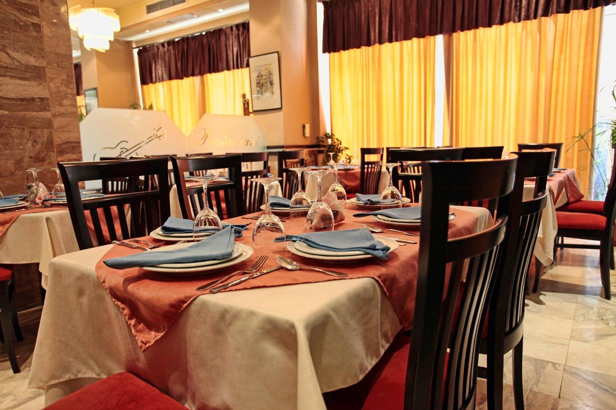 Hotel Regency Korce Esterno foto