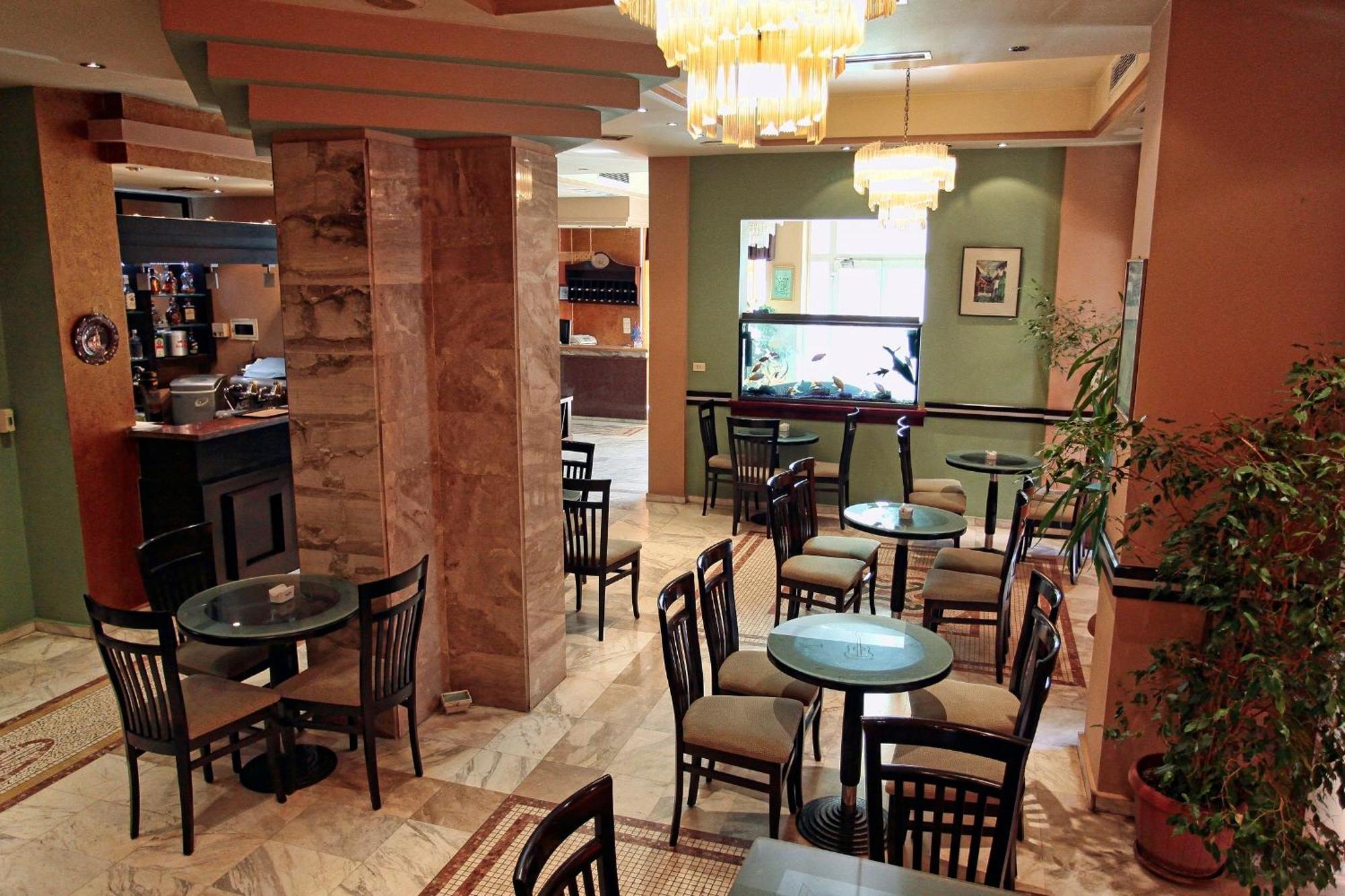 Hotel Regency Korce Esterno foto