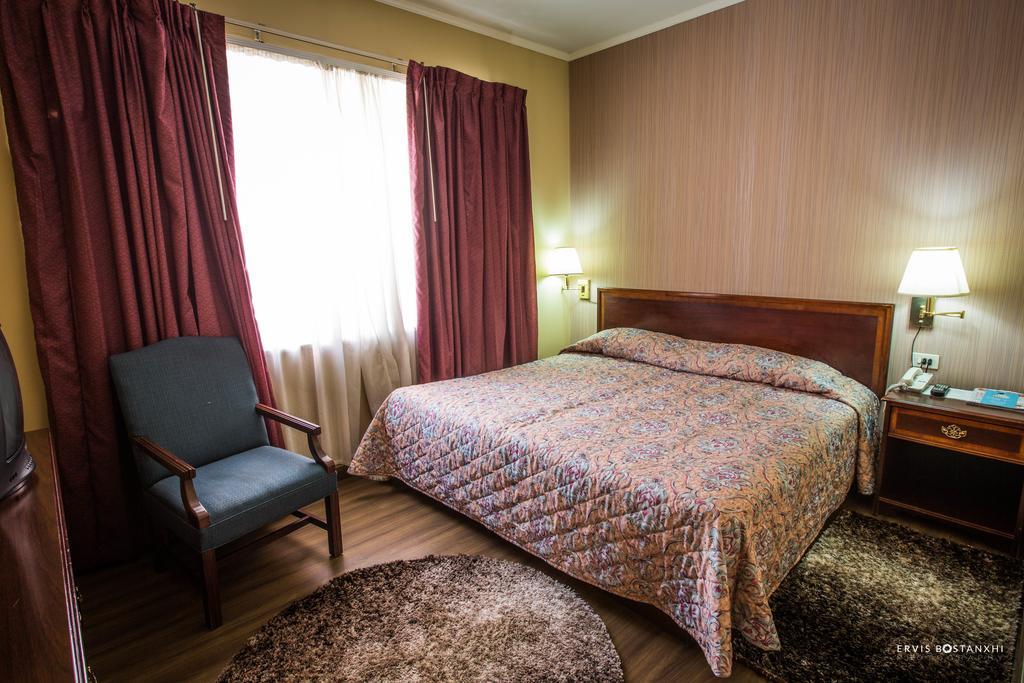 Hotel Regency Korce Esterno foto
