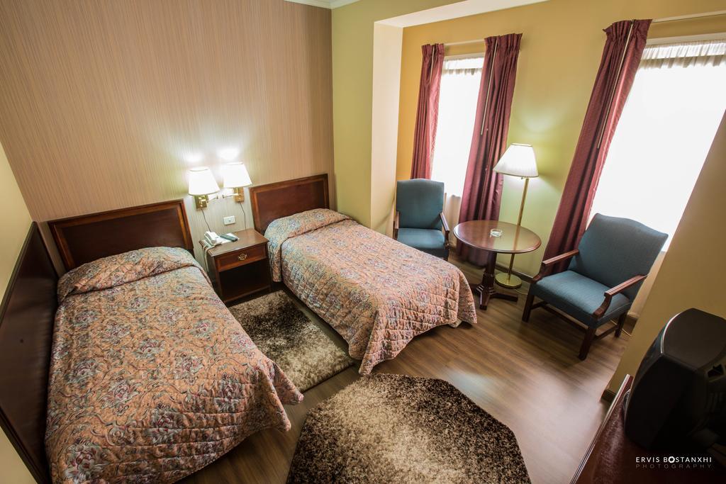 Hotel Regency Korce Esterno foto